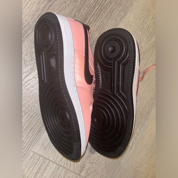 Nike AF 1 Low GS ‘Valentine's Day’ - Picture 3 of 11